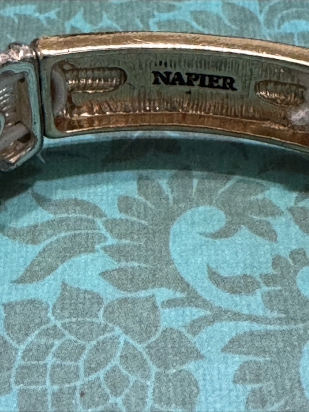 VINTAGE NAPIER TWO TONE STRETCH BRACELET - Picture 5 of 10